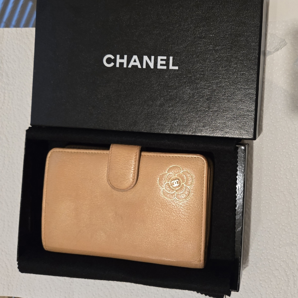 🌸 Chanel Camellia Accent French Wallet With Branded Box